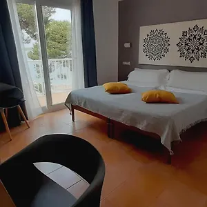 hostal-bahia-azul.allmallorcahotels.com/